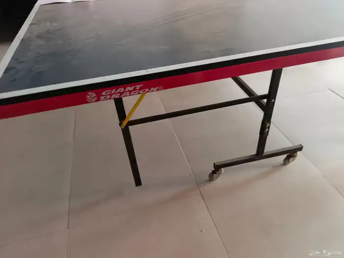 طاولة تنس شبه جديد.  طاولة كرة قدم شبه جديد 3