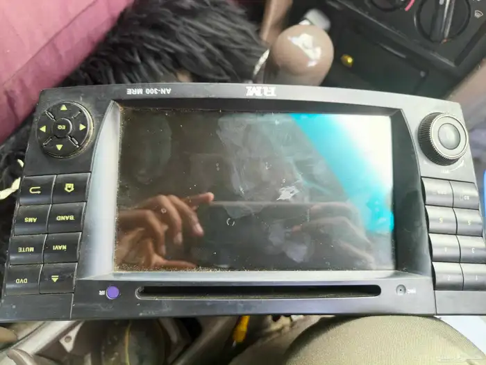 شاشه مرسديس 2005لبيع 0