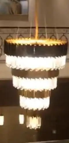 ثريات شبه جديده 0