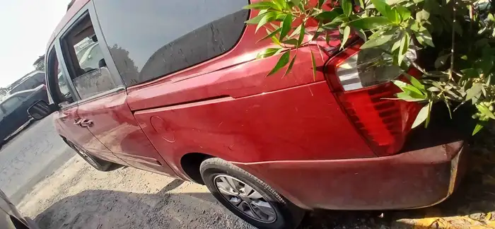 كيا كرنفال موديل 2014  تشليح قطع غيار فقط 5