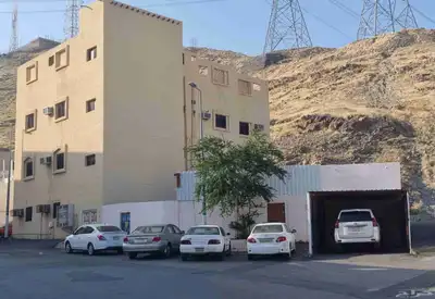 عمار للبيع ثلاثة ادوار و حوش 0