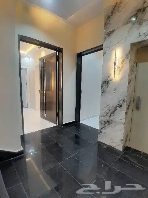 للبيع روف علوي مع ملحق تشطيب راقي 9غرف حي الطلح خلف الراقي 4