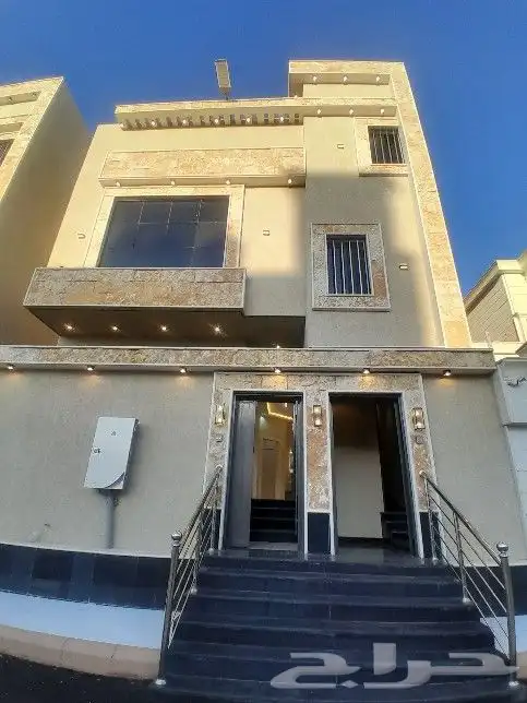 للبيع روف علوي مع ملحق تشطيب راقي 9غرف حي الطلح خلف الراقي 2