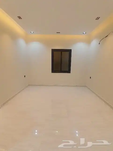 للبيع روف علوي مع ملحق تشطيب راقي 9غرف حي الطلح خلف الراقي 7