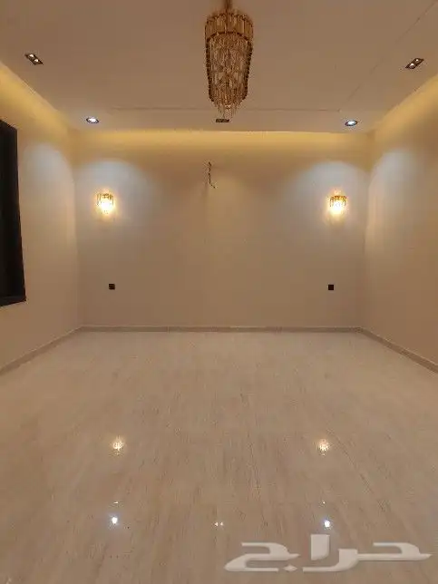 للبيع روف علوي مع ملحق تشطيب راقي 9غرف حي الطلح خلف الراقي 10