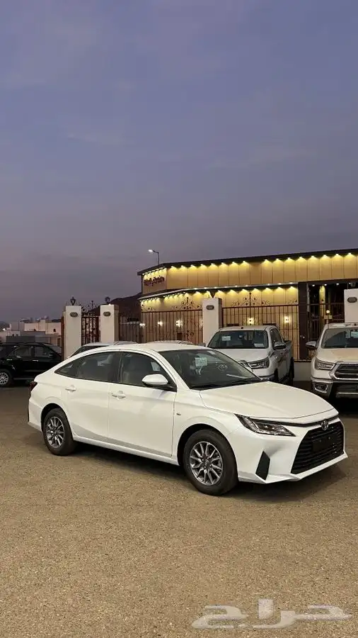تويوتا يارس 2026 Y ابيض ورمادي السعر 59500 2
