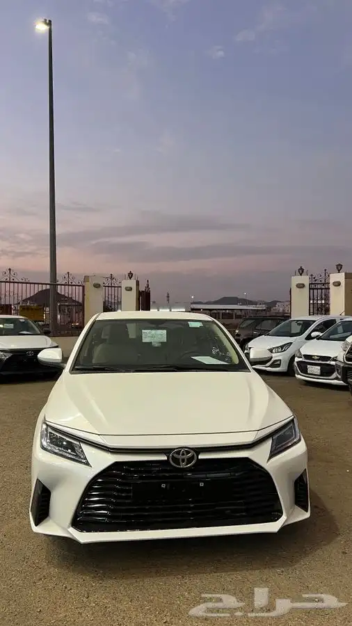 تويوتا يارس 2026 Y ابيض ورمادي السعر 59500 1