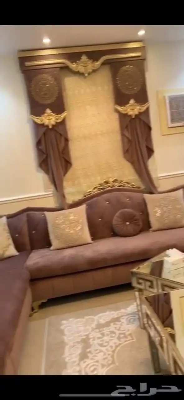 كنب مع الستارة للبيع نظيف 2