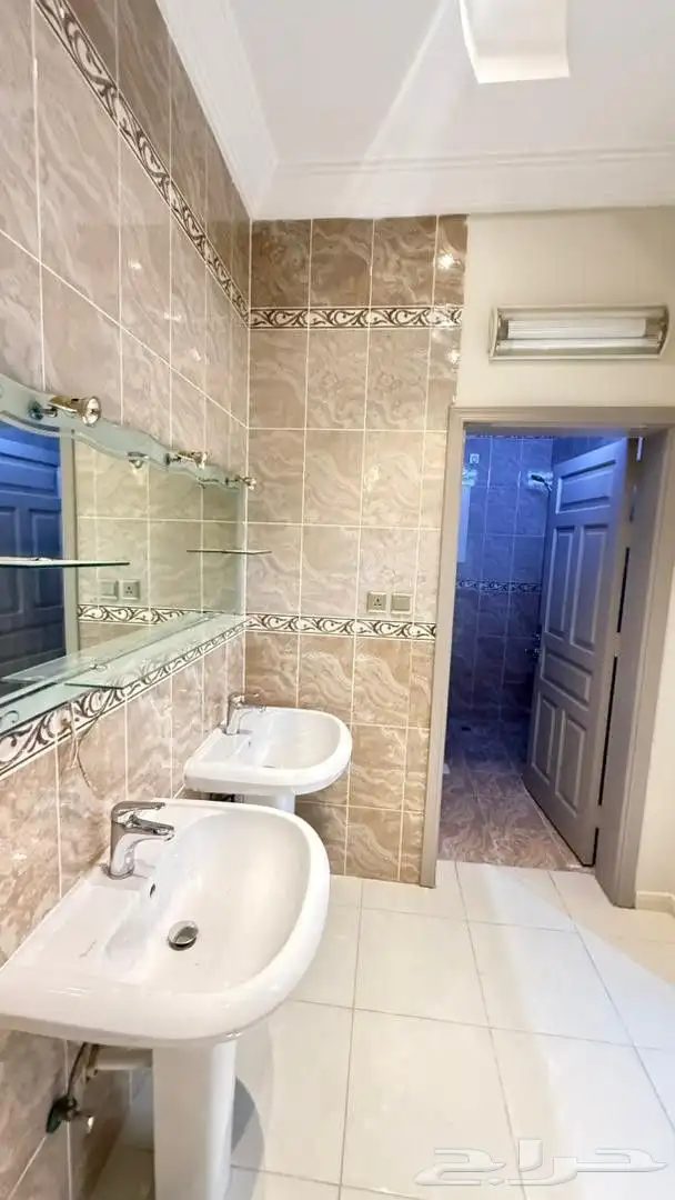 شقه 5 غرف للايجار _حي الحمدانية امام مطعم الرومانسية 2