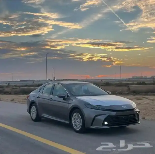 كامري E بلص هايبرد لون تيتانيوم كاش وأقساط 0