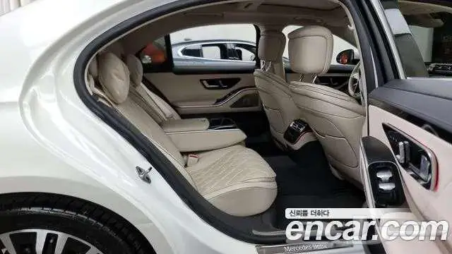 Mercedes-Benz S-Class 2023 S450L 4MATIC 12