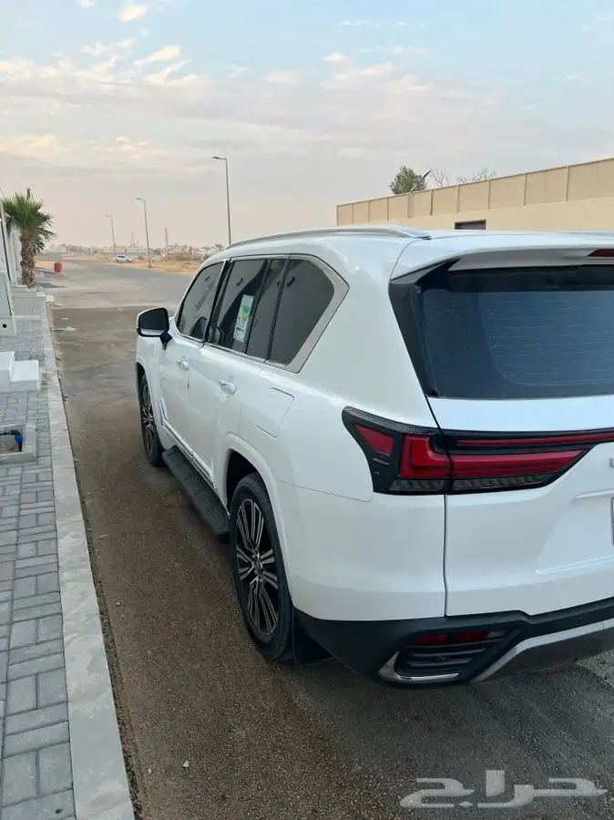 للبيع جيب لكزس 3