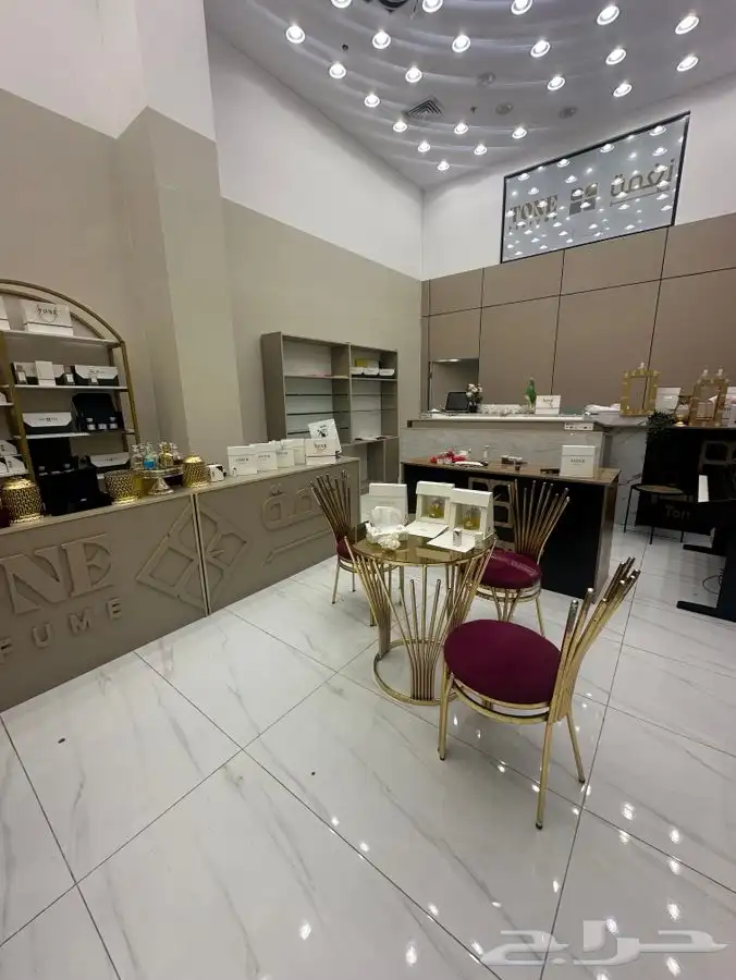 محل للتقبيل فالعمارة الزرقاء 0