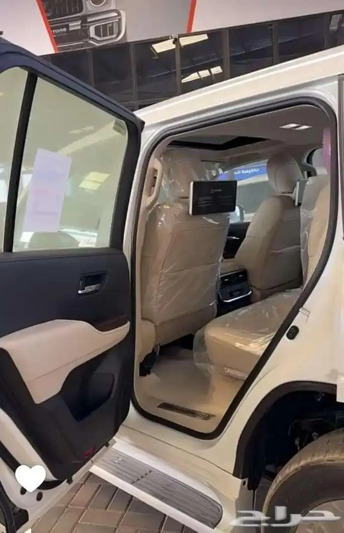 تويوتا لاند كروزر GXR L5 بريمي تنفس طبيعي 2025 7