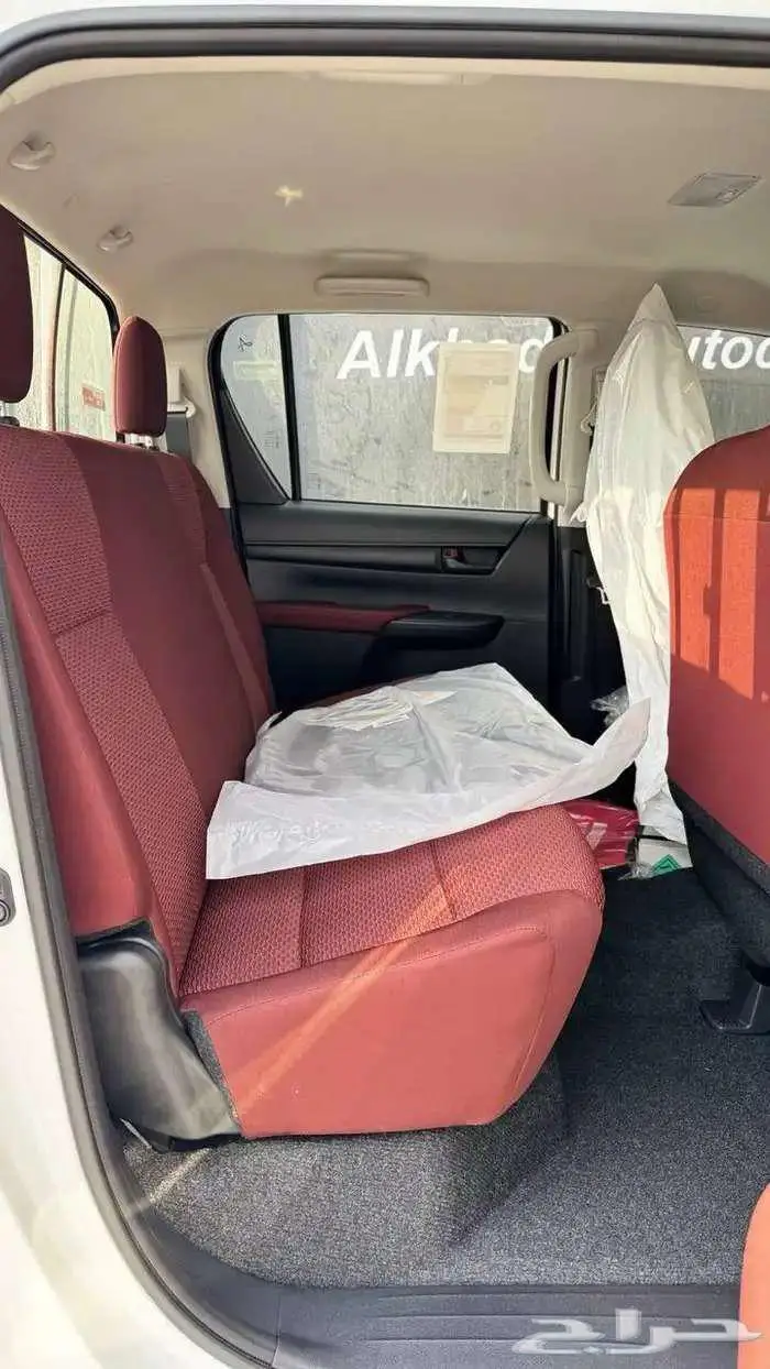 تويوتا هايلوكس GL2 ديزل دبل 2025 لدى شركة عبدالمجيد الخضر 10