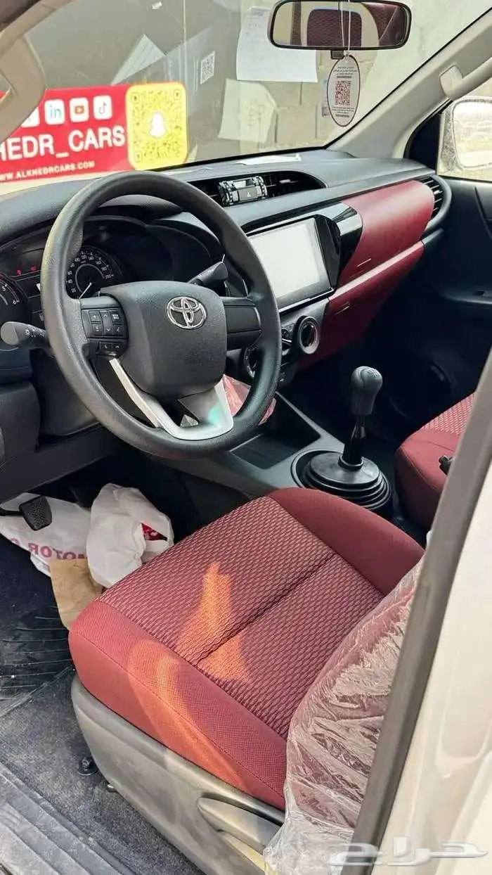 تويوتا هايلوكس GL2 ديزل دبل 2025 لدى شركة عبدالمجيد الخضر 5