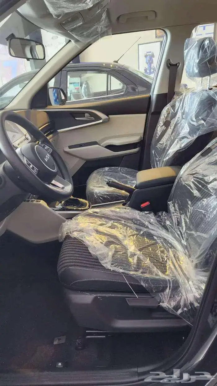 كيا كارينز 2025 بكاميرا خلفية وشاشة 4