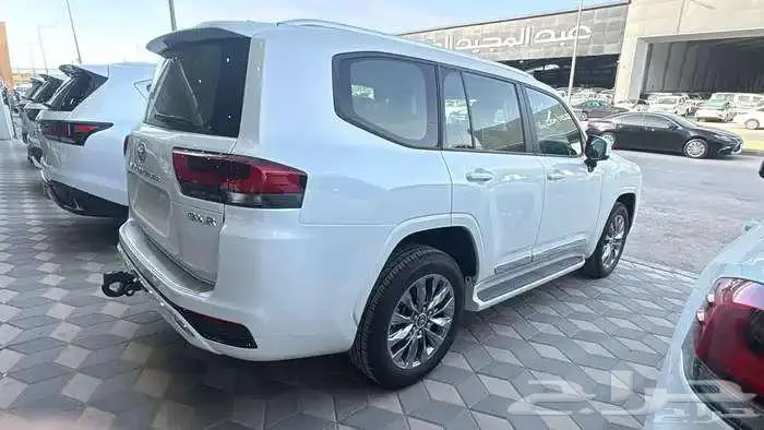 تويوتا جيكسار رقم 4 موديل 2025 ابيض ( اقساط بنوك ) 9
