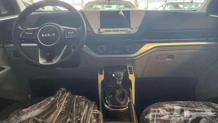 كيا كارينز 2025 بكاميرا خلفية وشاشة 5