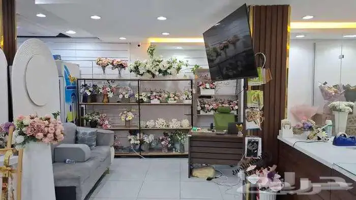 للبيع اغراض محل كامل ورد وهدايا وحفلات وكوش 1