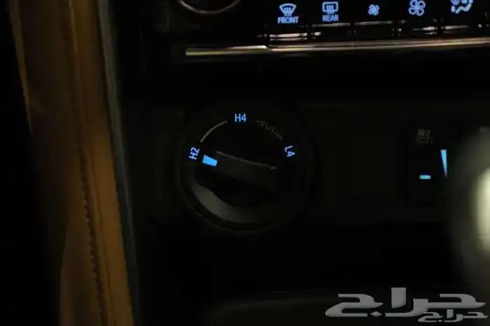 تويوتا فورتشنر VX3 بنزين 2025 3