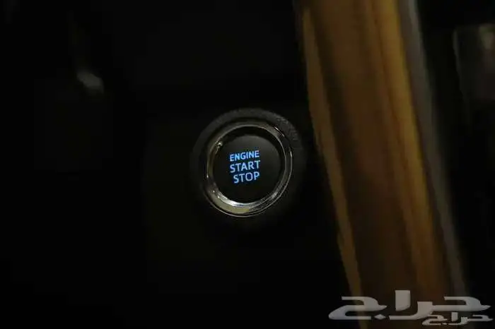 تويوتا فورتشنر VX3 بنزين 2025 8