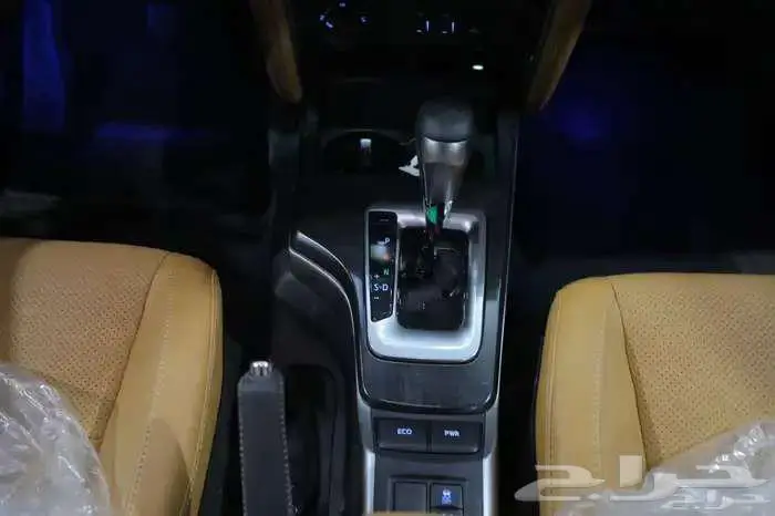 تويوتا فورتشنر VX3 بنزين 2025 7