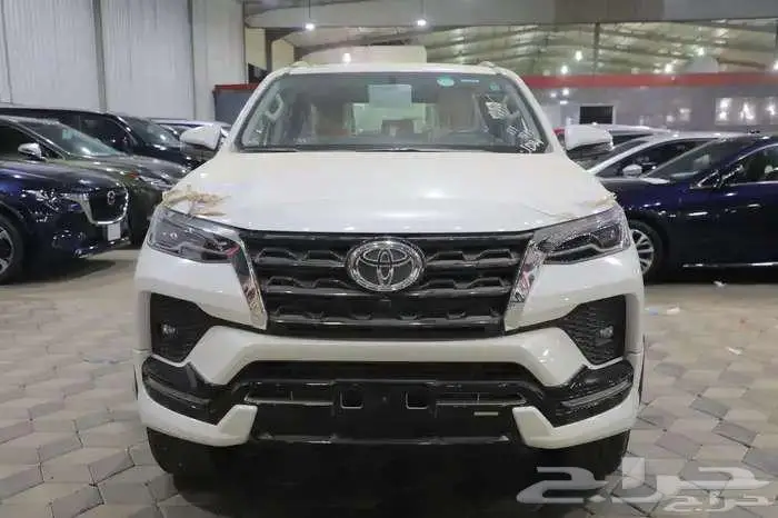 تويوتا فورتشنر VX3 بنزين 2025 0