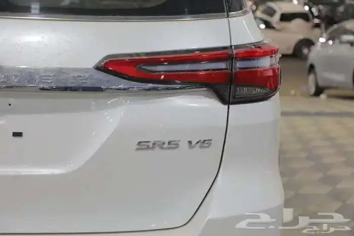 تويوتا فورتشنر VX3 بنزين 2025 1