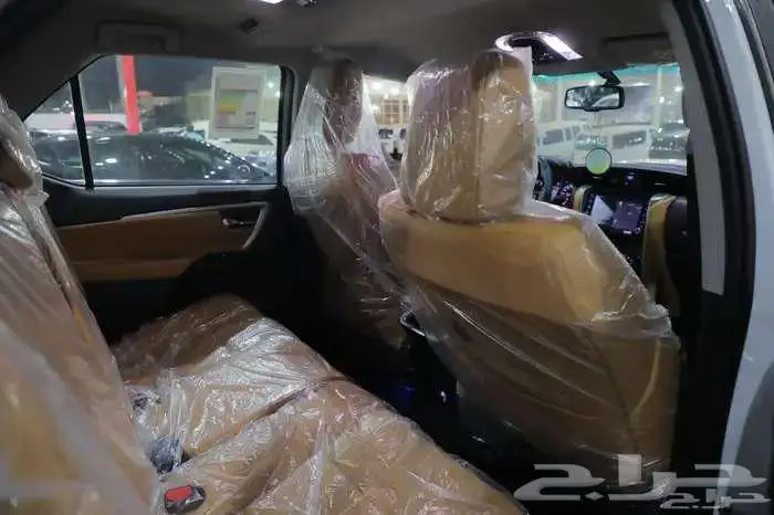 تويوتا فورتشنر VX3 بنزين 2025 9