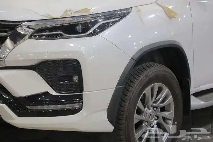 تويوتا فورتشنر VX3 بنزين 2025 13