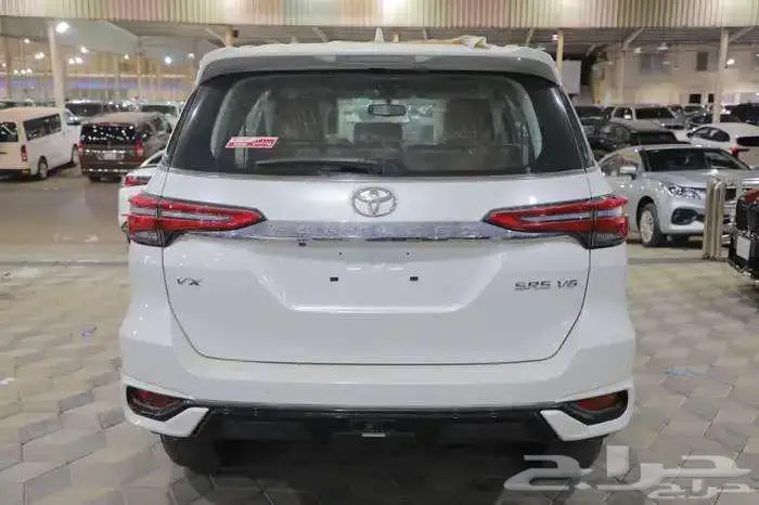 تويوتا فورتشنر VX3 بنزين 2025 17