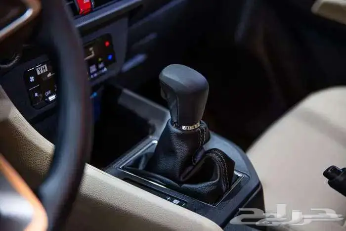 تويوتا يارس y بنزين 2026 4