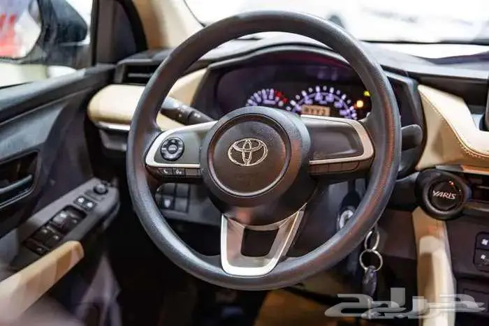 تويوتا يارس y بنزين 2026 6
