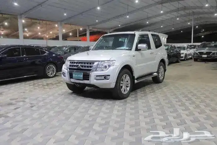 ميتسوبيشي باجيرو فل كامل فتحة سقف جلد موديل 2017 1