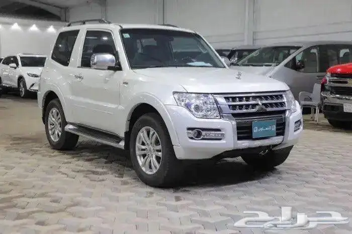 ميتسوبيشي باجيرو فل كامل فتحة سقف جلد موديل 2017 0