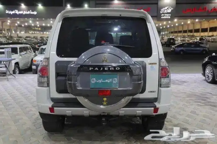ميتسوبيشي باجيرو فل كامل فتحة سقف جلد موديل 2017 7