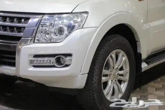 ميتسوبيشي باجيرو فل كامل فتحة سقف جلد موديل 2017 8