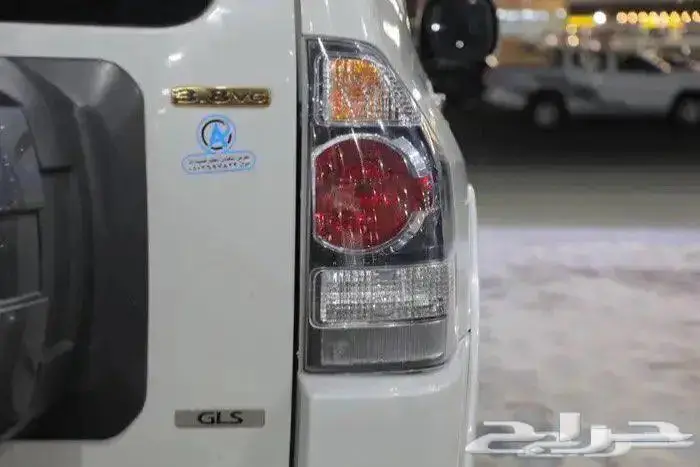 ميتسوبيشي باجيرو فل كامل فتحة سقف جلد موديل 2017 5