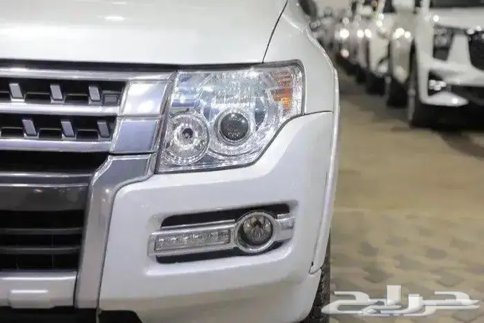 ميتسوبيشي باجيرو فل كامل فتحة سقف جلد موديل 2017 6