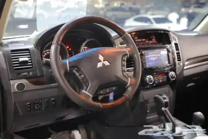 ميتسوبيشي باجيرو فل كامل فتحة سقف جلد موديل 2017 13