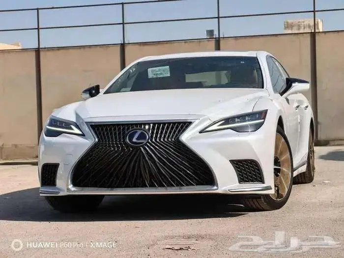 لكزس 500 LS موديل 2022 هيبرد فل كامل حبه فقط ابيض لؤلؤي 2