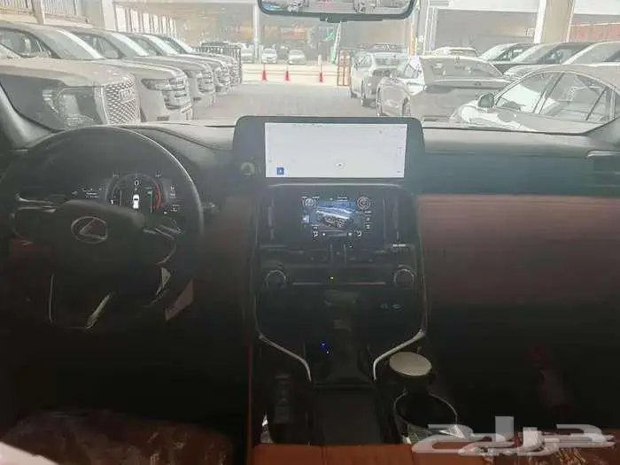 لكزس LX600 VIP 2025 أبيض خليجي الممشي 1800 كم 6