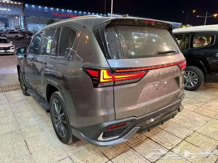 لكزس LX600 اف سبورت خليجي 2025 كاش وتقسيط 3