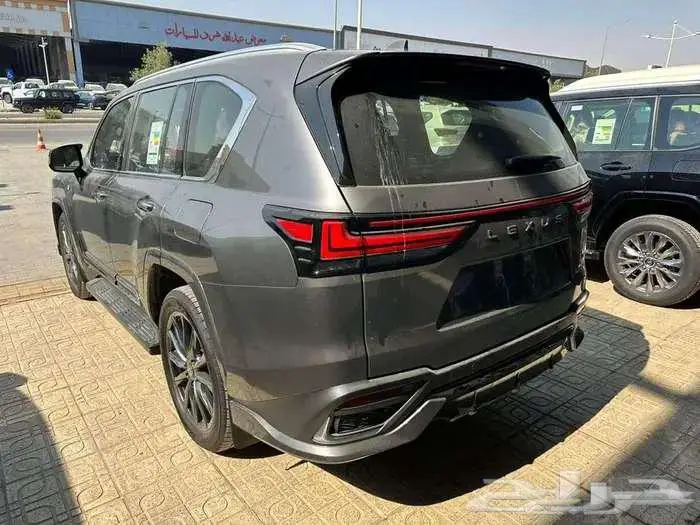 لكزس LX600 اف سبورت خليجي 2025 كاش وتقسيط 6