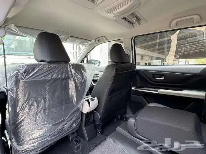 تويوتا فيلوز GLX عائلية 7 مقاعد 2025 (عازل حراري مجاني) 7