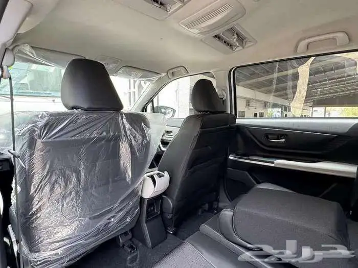 تويوتا فيلوز GLX عائلية 7 مقاعد 2025 (عازل حراري مجاني) 8