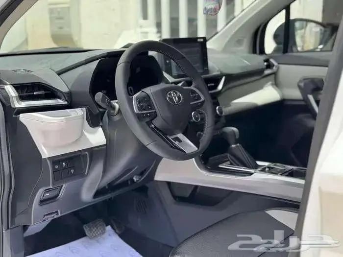 تويوتا فيلوز GLX عائلية 7 مقاعد 2025 (عازل حراري مجاني) 4