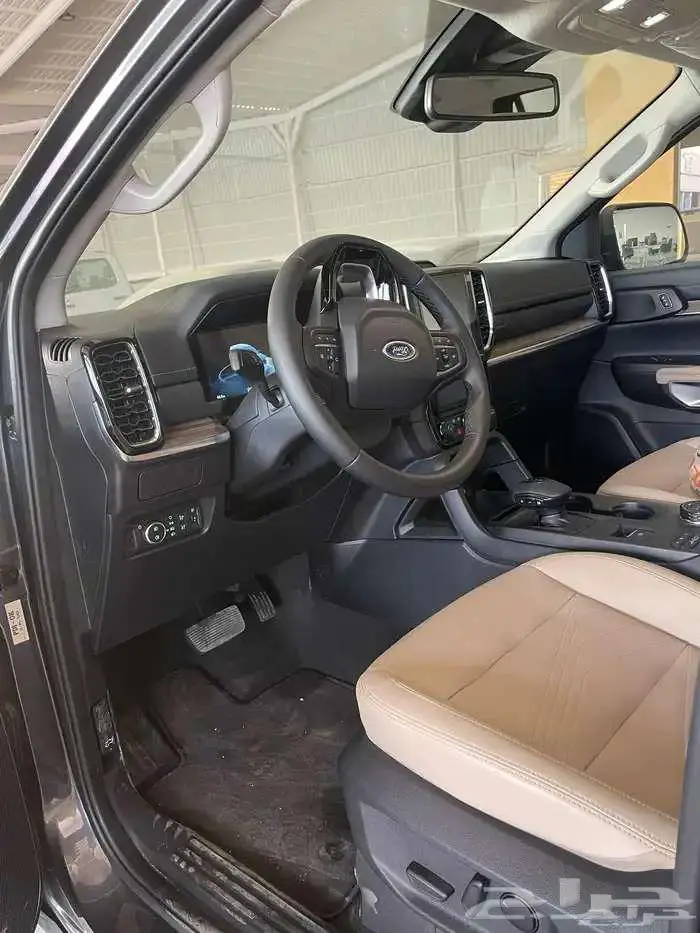 فورد ايفريست XLT نص فل بنزين 2025 متوفر جميع الالون 5