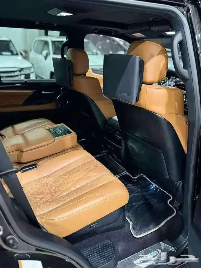 لكزس بلاك اديشن 2021 13